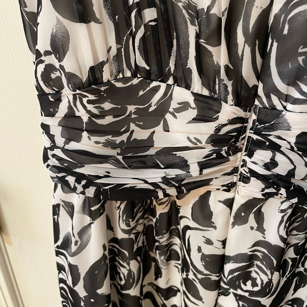 White House Black Market Black and White Floral Surplice Maxi Dress - Picture 6 of 7